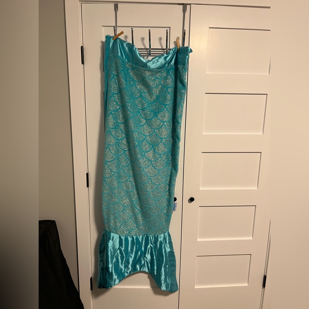 Snuggie Mermaid Tail Blanket